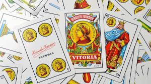 Enfréntate a otros jugadores en los juegos de mesa, juegos multijugador masivos en línea, juegos de estrategia e incluso juegos sociales incluidos en nuestra gran colección de juegos para dos jugadores. Los 5 Juegos De Cartas Mas Famosos En Espana