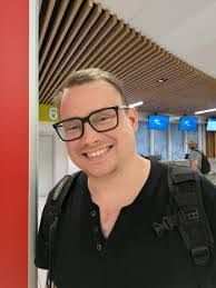 Sean Cull's Instagram, Twitter & Facebook