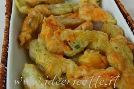 Tra i fiori edibili più amati, sono protagonisti di tanti piatti gustosi, dalla frittata di fiori di zucca alla pasta con i fiori di zucca. Ricetta Fiori Di Zucca Fritti Senza Uova Ideericette