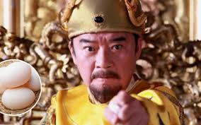 Chu Nguyên Chương hỏi một quả trứng vịt giá bao nhiêu, cận thần trả lời 4  chữ, hoàng đế lập tức xử trảm, vì sao?