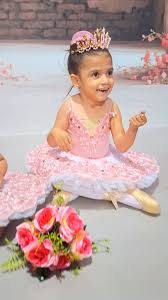 Nossa pequena bailarina contagiou todos com o seu sorriso lindo., Hoje ela  participou do ensaio fotográfico no ballet, ela ficou encantada com o  cenário e com as roupas, parecia que ela estava em um ...