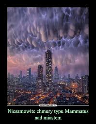 Another possible thing you can see beneath a cumulonimbus cloud is called. Niesamowite Chmury Typu Mammatus Nad Miastem Demotywatory Pl