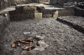 The great city of tenochtitlan, which was once home to between 200,000 and 400,000 inhabitants, now lay in ruins. Mexico City Dig Uncovers Traces Of Aztec Resistance To Spain Smart News Smithsonian Magazine