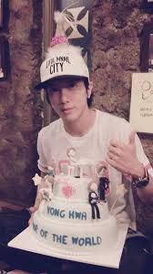 Jung Yong Hwa Celebrates Birthday With Fans And Cnblue Members Cnblue Jung Yong Hwa Cnblue Members