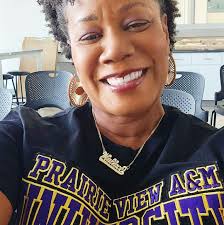 Don't be pushed around by the fears in you r mind. Be led by the dreams in  your heart.