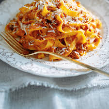 Tagliatelles A La Sauce Bolognaise A L Autocuiseur Ricardo Recipe Bolognese Sauce Food Dishes Tagliatelle