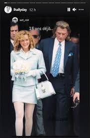 Epouse réservée et maman radieuse, femme engagée et manageuse critiquée, laeticia hallyday a dédié sa vie à johnny. Laeticia Hallyday Nostalgique L Anniversaire De Son Mariage Avec Johnny