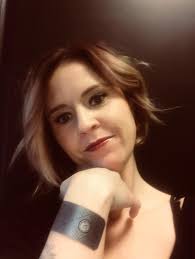 Hi. My name is Ashley Seacrist and this is my Thrive Experience. It started  off as me being skeptical of course. I kept seeing posts from a mutual  friend, never believing a