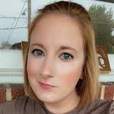 Allyson Andrews's Instagram, Twitter & Facebook