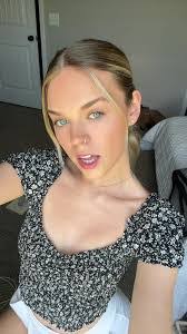 Kayla Bateson's Instagram, Twitter & Facebook