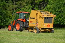 The f5400 non chopper round baler comes standard with the mchale drop floor unblocking system, 50mm bearings on the bale chamber. Vermeer 5520 Rebel Round Baler Virnau Sealy Tractor