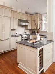 Houzz Tour A Sophisticated Row House In The U S Capital Beige Kitchen Best Kitchen Cabinets Kitchen Cabinet Styles