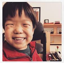 What a happy kid just to cute for words!!😛