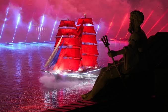 Scarlet Sails graduation festival dazzles St Petersburg residents