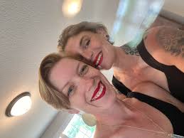 How to handle awkward situation with divorced parents at wedding