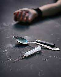 Identifying Heroin Paraphernalia: Foil, Spoons, Pipes & More