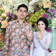 Dress brokat pesta model terbaru 2020 cantik anggun elegan dan mewah #dressbrokatpesta #cantikmewah model long dress brokat putih terbaru long dress brokat putih terbaru ini untuk bahan. Tampil Memukau Saat Prosesi Lamaran Dengan 10 Rekomendasi Pakaian Untuk Para Wanita Agar Tampilanmu Semakin Menawan