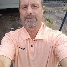 Erik Bliss's Instagram, Twitter & Facebook