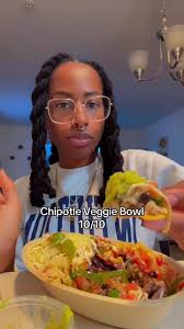 Why my cheese look like spaghetti noodles? #chipotle #veggies