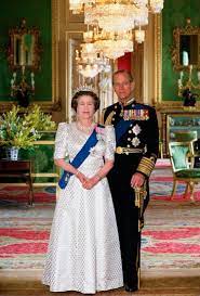 Queen Elizabeth Ii And Her Husband The Duke Of Edinburgh Elizabeth Queen Royaute Britannique Costume Queen