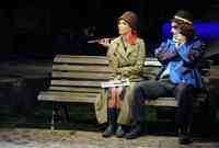 La teatru, cu piesa doi pe o banca. Premiera Spectacolului Doi Pe O Banca Agerpres ActualizeazÄ Lumea