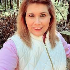 Cat candle from ALDI with magnolia and honeysuckle scent