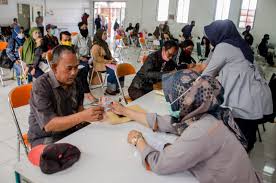 4 blt diperpanjang hingga tahun depan, termasuk subsidi gaji dan kartu prakerja. Mengecek Sendiri Apakah Terdaftar Sebagai Penerima Bansos Indonesia Go Id
