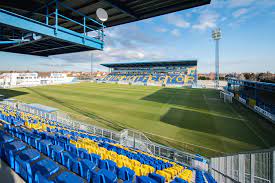 A találkozó elején mindkét gárda inkább a biztonságos védekezésre fektette a hangsúlyt, így. Gyirmoti Alcufer Stadion Startseite Facebook