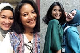 Find the latest tracks, albums, and images from ikke nurjanah. 10 Potret Manis Ikke Nurjanah Putrinya Adira Kania Bak Kakak Adik