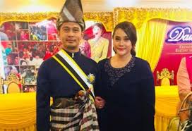 Rdk sebelum ini pernah membuat pendedahan dalam laporan eksklusif mengenai phd ekspres dengan hanya membayar rm25,000 untuk mendapat phd dengan tempoh pengajian dua bulan. Dapat Gelaran Datuk Fizz Fairuz Dikecam