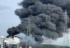 .ο μέχρι στιγμής απολογισμός της ισχυρής έκρηξης που σημειώθηκε νωρίτερα σήμερα σε δεξαμενή εργοστασίου διαχείρισης απορριμμάτων, στο χημικό πάρκο του λεβερκούζεν, στο μπούριγκ. Bok63hdatogo5m