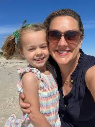 Paula Deleon's Instagram, Twitter & Facebook