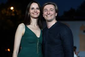 Биографии известных людей, личная жизнь знаменитых людей Sergej Bezrukov Nazval Imya Novorozhdyonnogo Syna