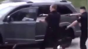 Vous ne pouvez lire le monde que sur un. Black Lives Matter Un Policier Tire 7 Balles Dans Le Dos D Un Homme Noir Devant Ses Enfants Pour Un Incident Domestique La Video Qui Bouleverse Les Etats Unis Lindependant Fr