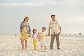 Pin By Hallie Mcilvain On Family Photos Family Beach Pictures Beach Family Photos Beach Picture Outfits