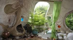 Kerterre La Maison Sculpture En Pleine Nature Cob House Cob House Plans Earthship Home