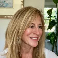 Stephanie Thrower's Instagram, Twitter & Facebook