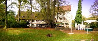 Es können zur zeit reservierungen nur per. Restaurant Burg Gaillenreuth Mit Biergarten Frankische Schweiz Ausflugstipp