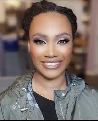 Good morning beautiful people, future brides and fellow vendors! I'd like  to introduce (or reintroduce) my business to you all: my name is Simona,  I'm the founder and lead artist of BEAUTEE