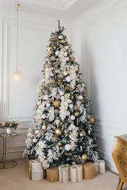 11 chic beach christmas decorating ideas. Christmas Decorating Themes For Your Home Love Remodeled