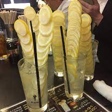 腰抜け級なビジュアル 横浜 ふくふく の凍結レモンサワーでグビっと一杯 macaroni おいしい食べ物 ドリンクレシピ 野毛 居酒屋