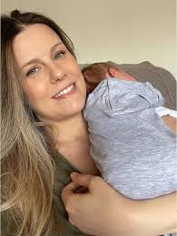 Tiago leifert sobre parto da filha: Esposa De Tiago Leifert Daiana Garbin Mostra Filha De 40 Dias Que Linda