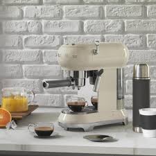 The pod coffee maker is probably the machine you'll see in kitchens around the uk most often. Best Coffee Machines In Australia Including Nespresso Breville And Delonghi 7news