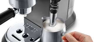 Want to buy delonghi dedica ec680 coffee machine? Amazon De De Longhi Dedica Style Ec 685 M Espresso Siebtragermaschine Espressomaschine Mit Professioneller Milchschaumduse Nur 15 Cm Breit 1 Liter Wassertank Vollmetallgehause E S E Pads Geeignet Silber