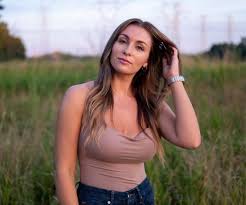 Courtney Ryan - Free pics, galleries & more at Babepedia