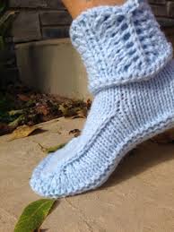Pattern attributes and techniques include: 30 Free Patterns Of Knitted Slippers Guide Patterns