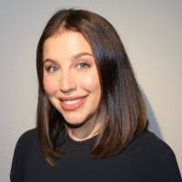 Lara Oliver's Instagram, Twitter & Facebook