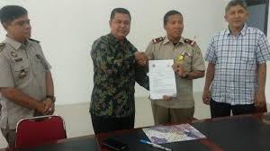 Dokumen tanda terima sejatinya adalah sebuah bukti telah terjadinya transaksi serah terima dokumen, barang, uang, ataupun jasa antara dua pihak. Ratusan Warga Di Kecamatan Bandar Baru Terima Sertifikat Tanah Gratis Serambi Indonesia