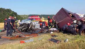 În interiorul localităților, limita maximă de viteză fiind, în general, de 50 de km/h, nu puteți circula cu viteza din afara localităților, unde limita maximă de viteză este de 90, 100 sau 130 de km/h. Fq0ivwncdeakdm