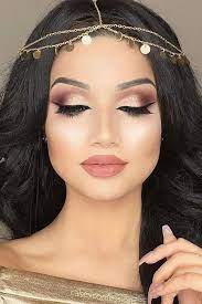 The more metallic the better, so don't be afraid to pack on the shimmer when testing out metallic finishes for eyeshadow looks, either. Pin By Belen Bravo On Elegancia Gold Makeup Looks Rose Gold Makeup Looks Gold Dress Makeup